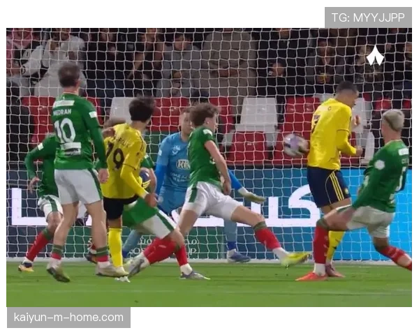 西汉姆联边路传中结合渗透 定位球防守不足多次失分